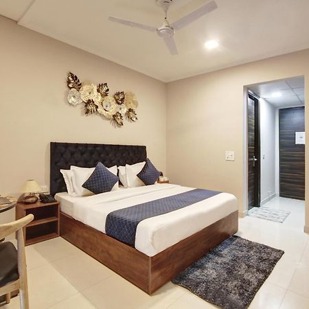 Limewood Stay - Executive Huda City Center Gurgaon Bagian luar foto