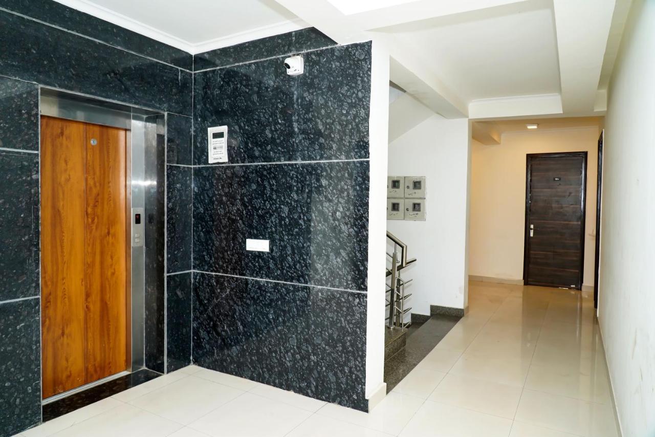 Limewood Stay - Executive Huda City Center Gurgaon Bagian luar foto