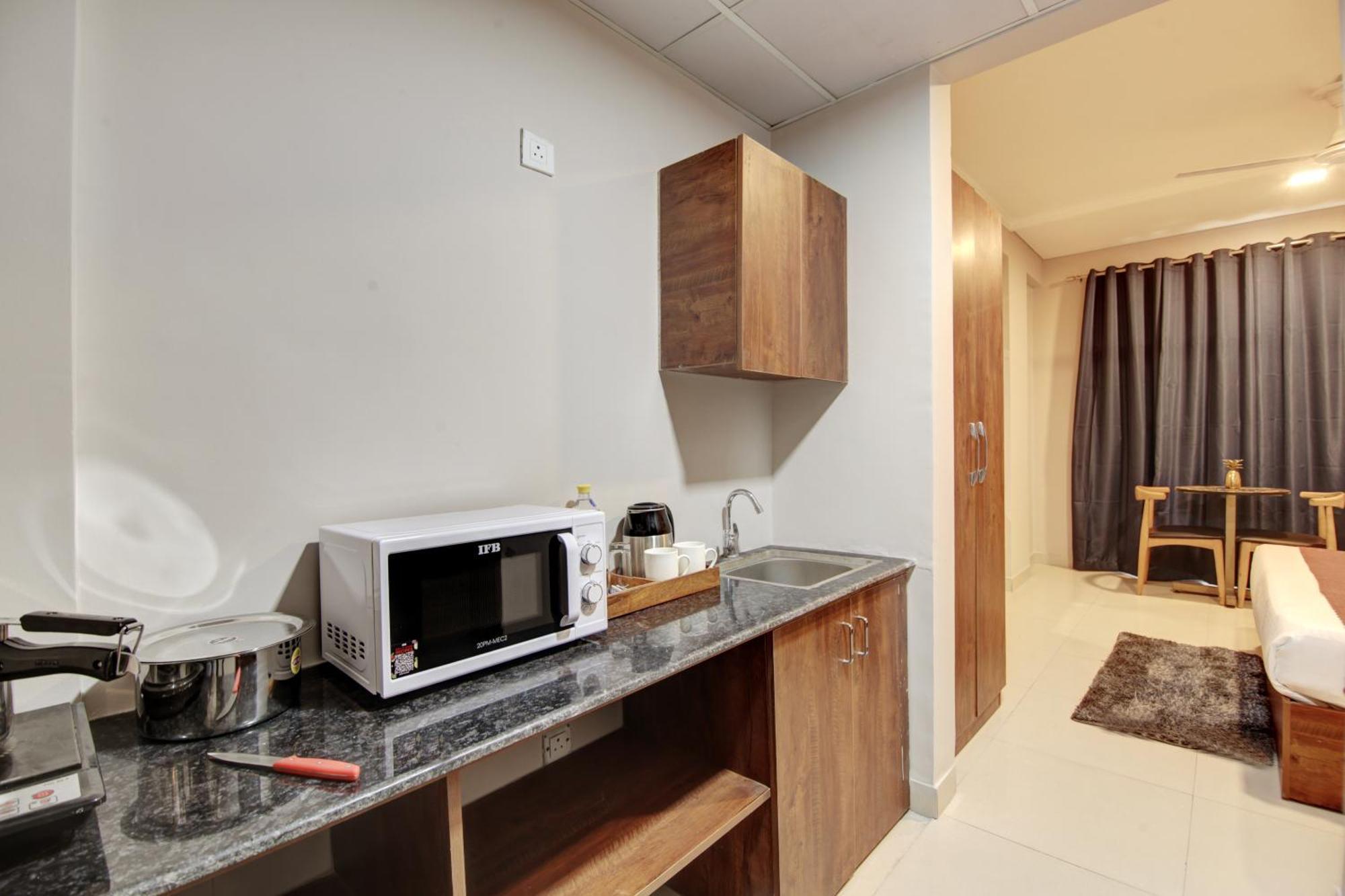 Limewood Stay - Executive Huda City Center Gurgaon Bagian luar foto