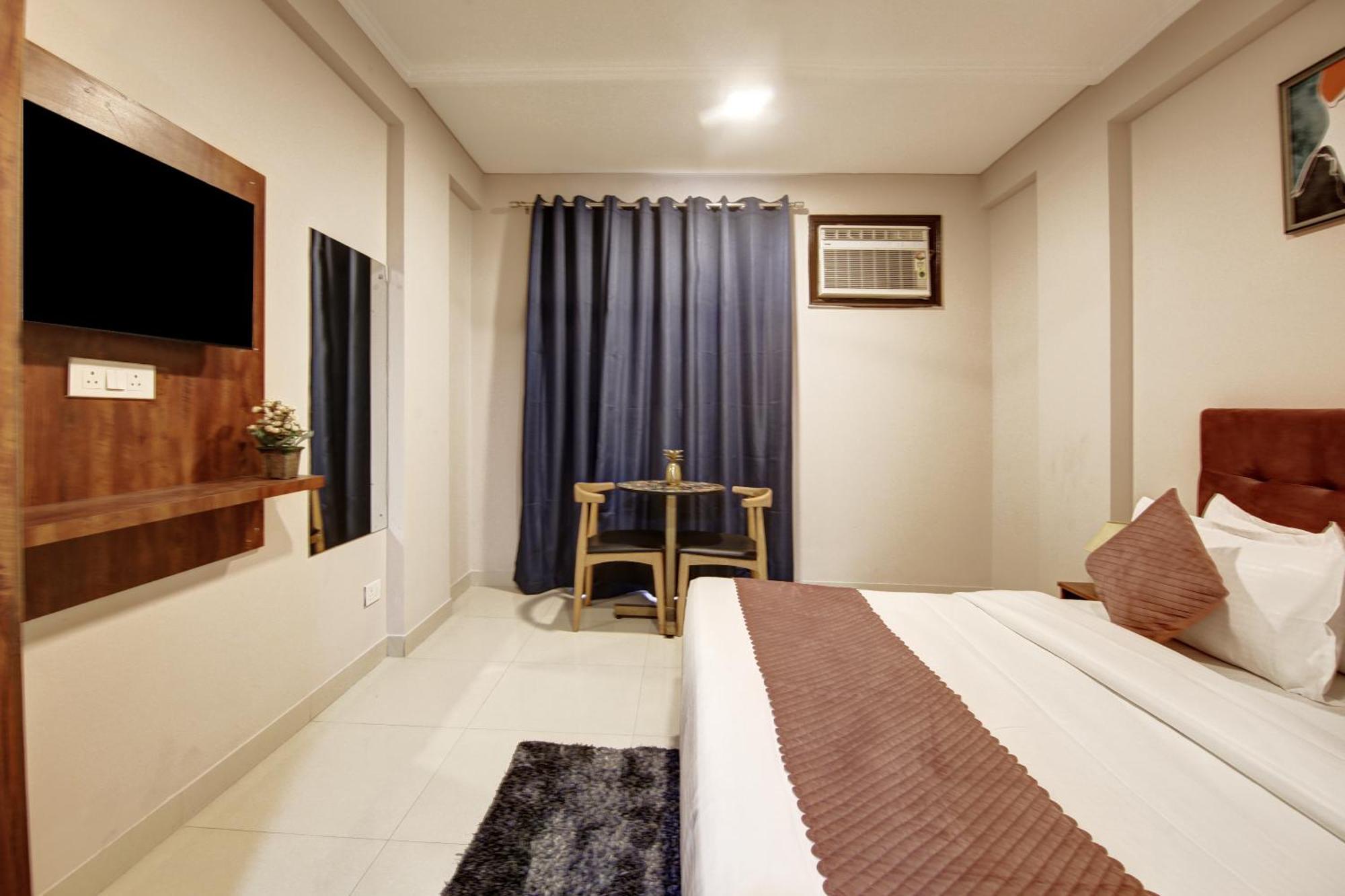 Limewood Stay - Executive Huda City Center Gurgaon Bagian luar foto