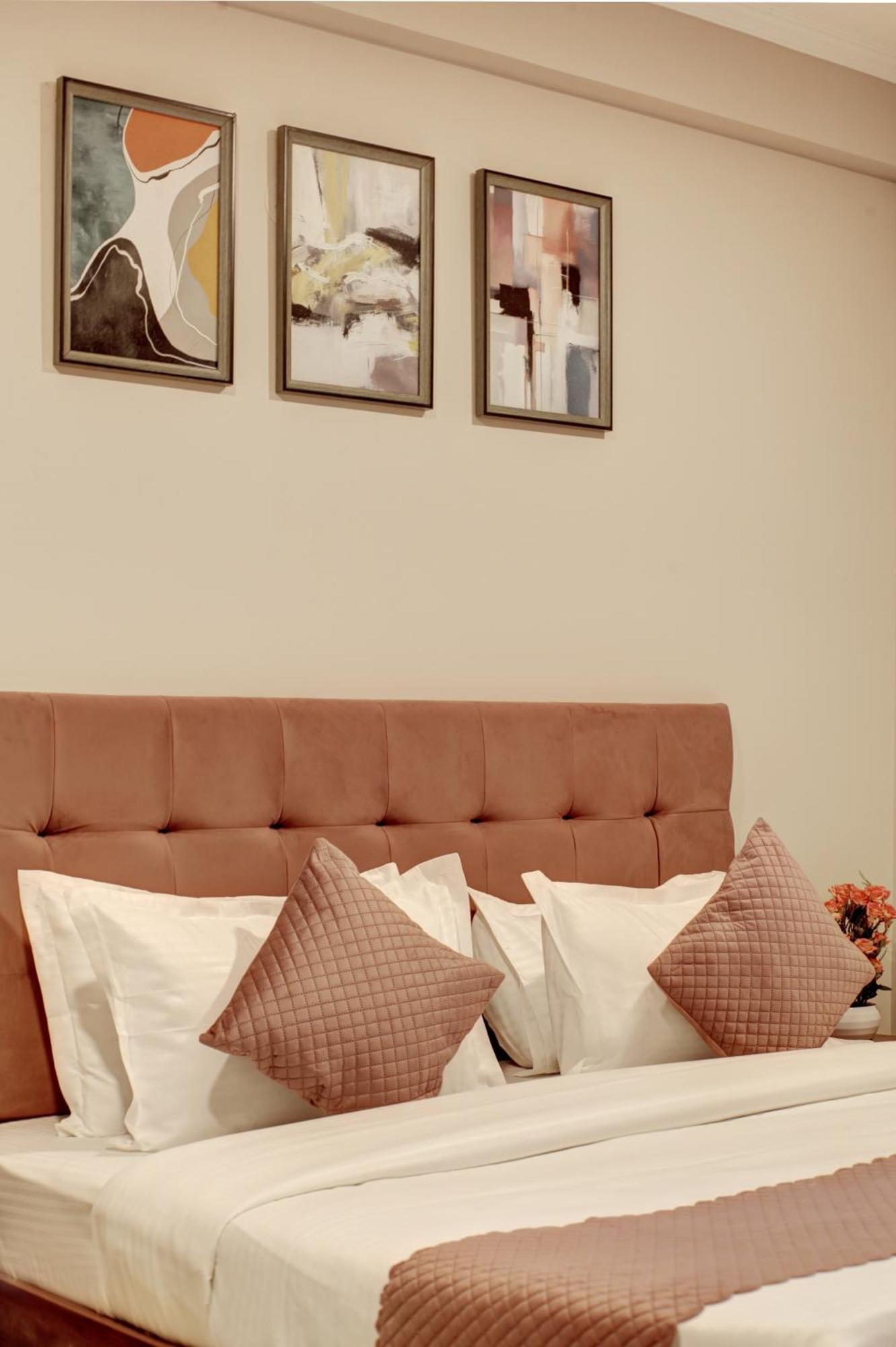 Limewood Stay - Executive Huda City Center Gurgaon Bagian luar foto