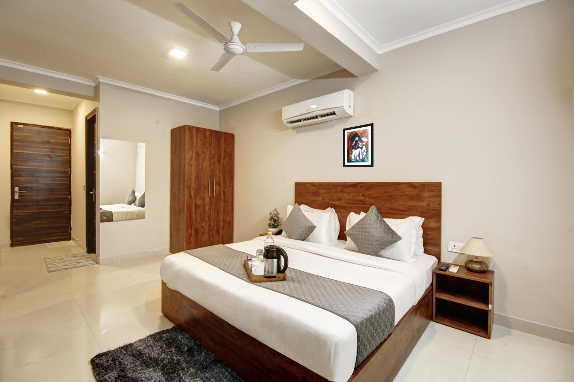 Limewood Stay - Executive Huda City Center Gurgaon Bagian luar foto