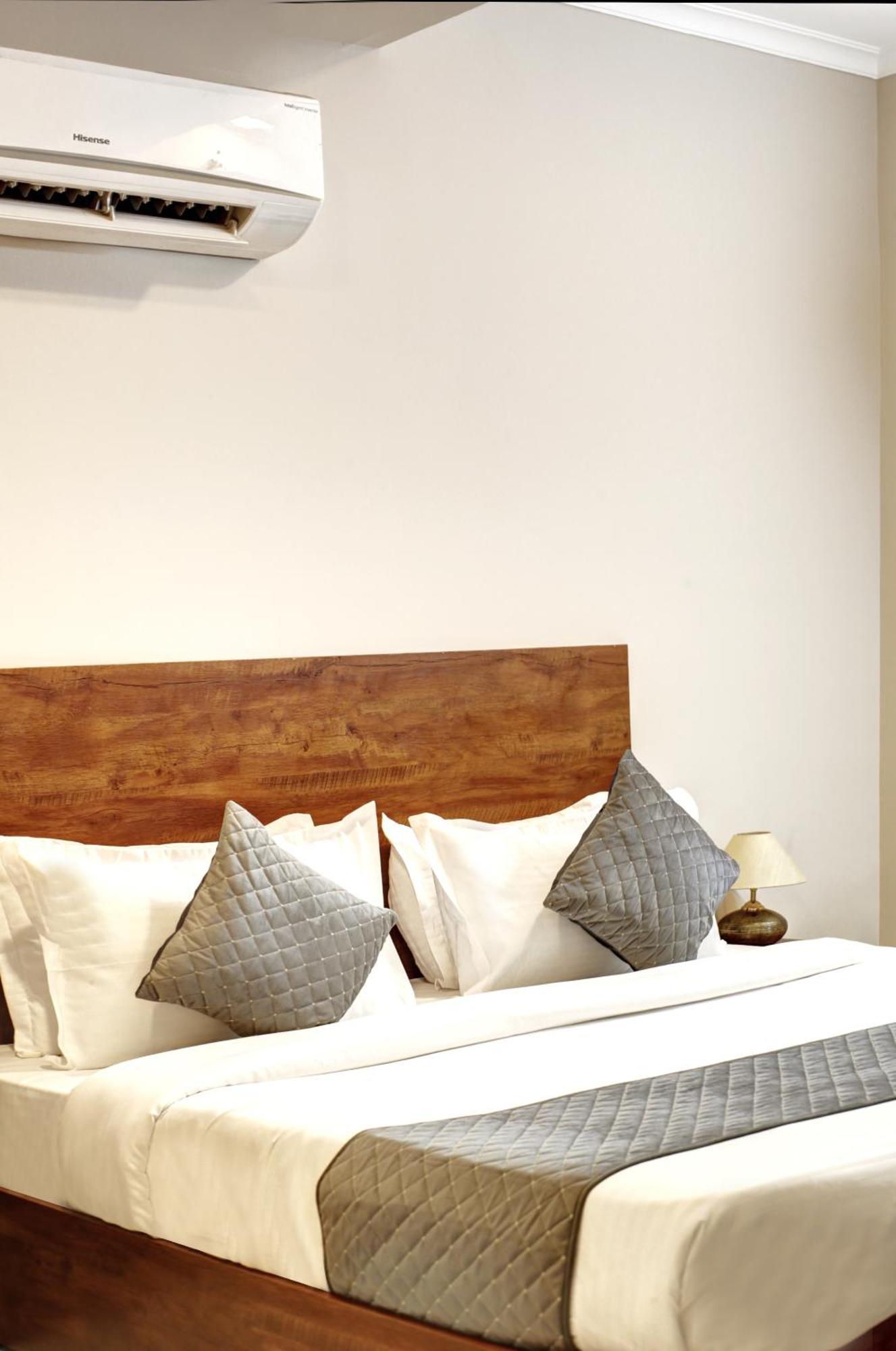 Limewood Stay - Executive Huda City Center Gurgaon Bagian luar foto