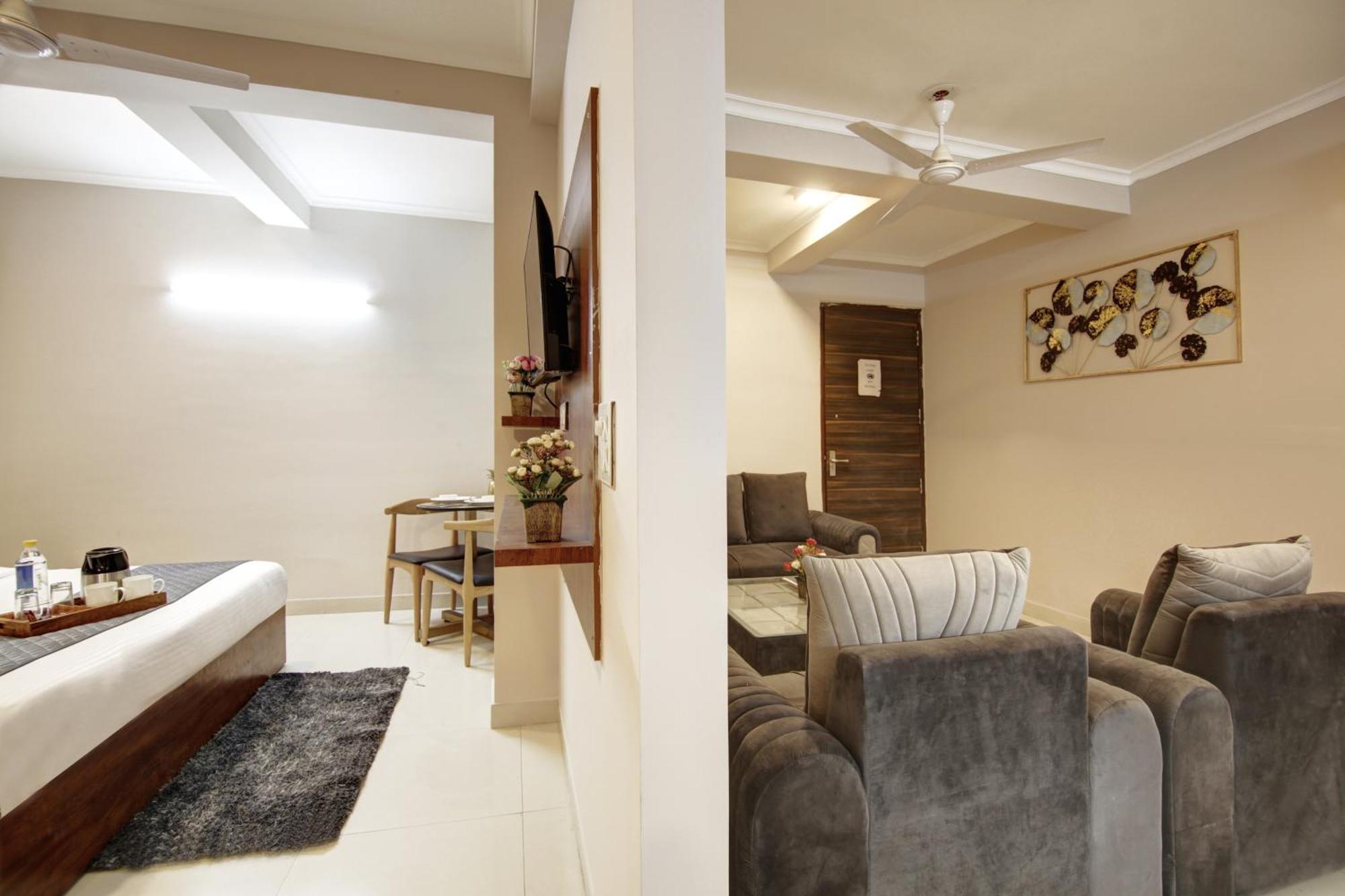 Limewood Stay - Executive Huda City Center Gurgaon Bagian luar foto