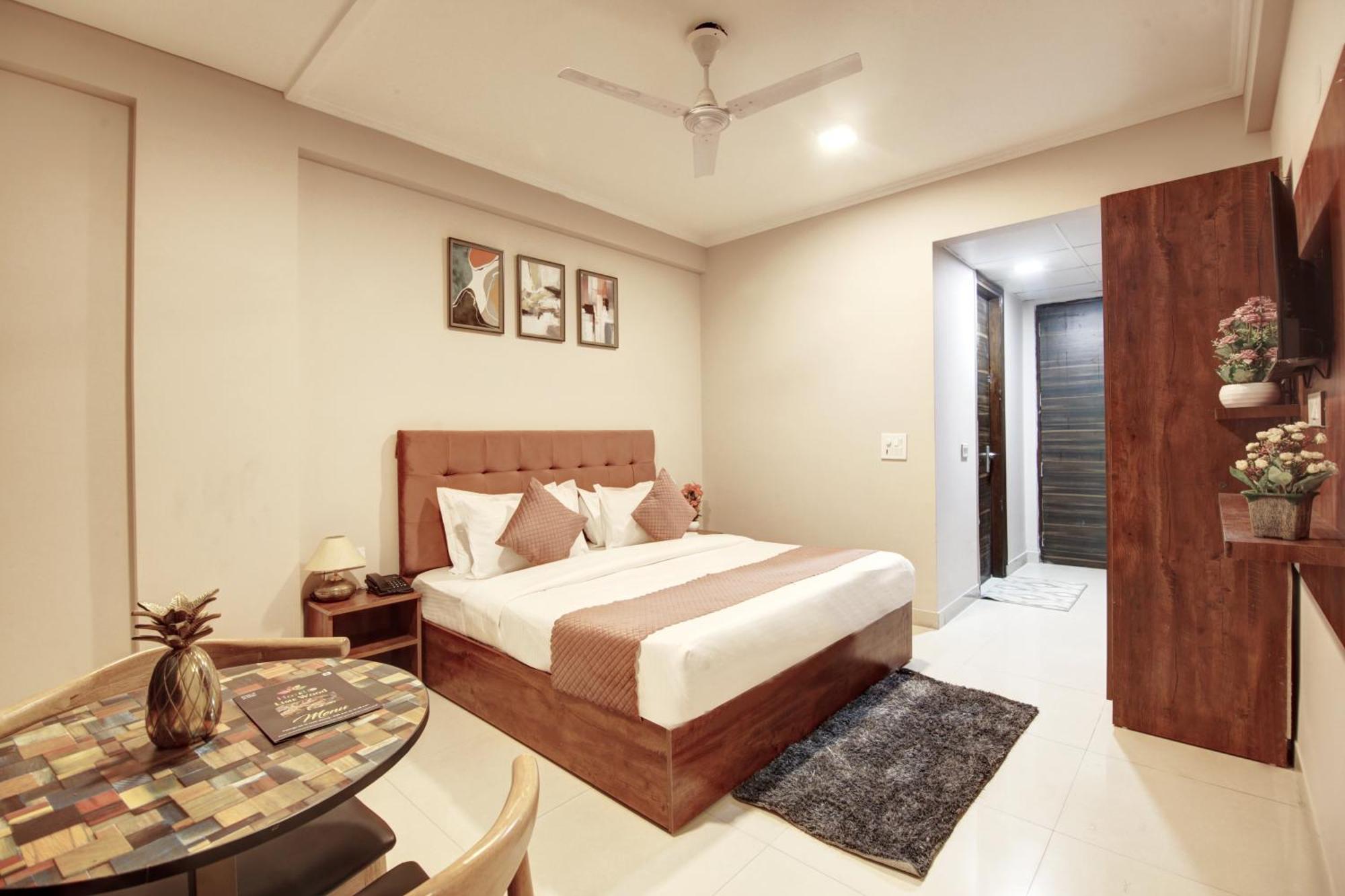 Limewood Stay - Executive Huda City Center Gurgaon Bagian luar foto