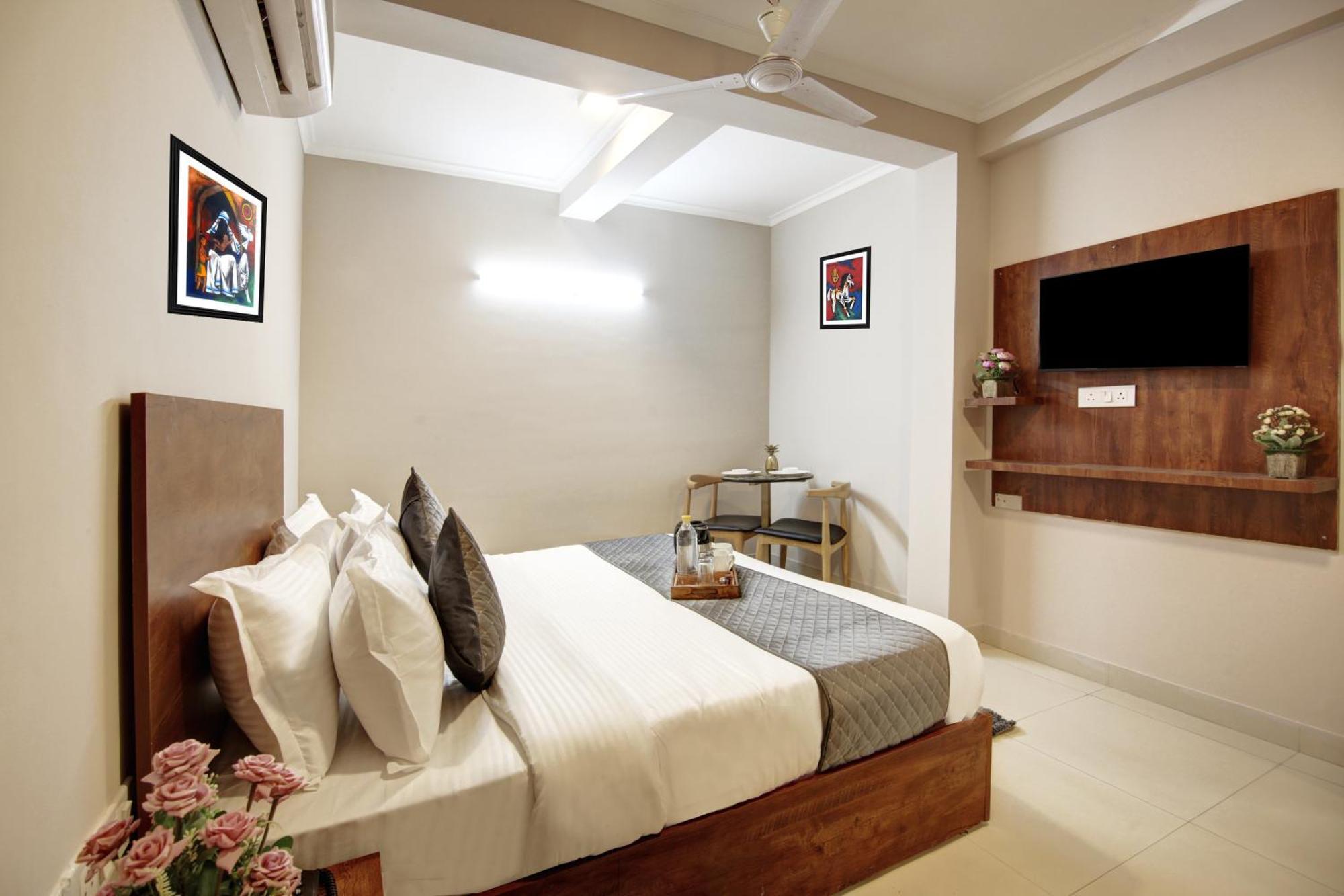 Limewood Stay - Executive Huda City Center Gurgaon Bagian luar foto
