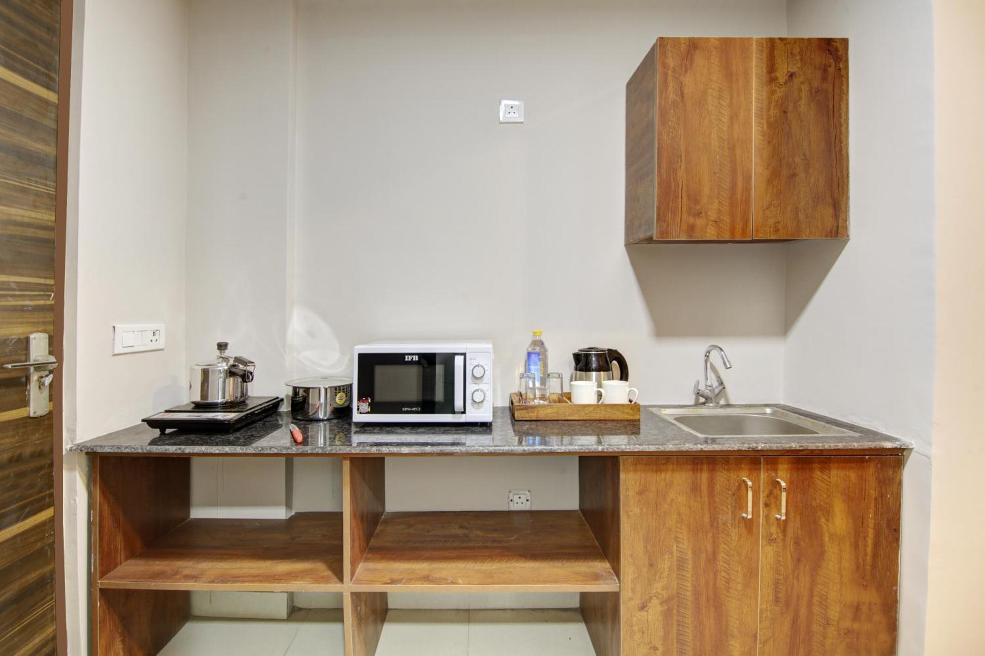 Limewood Stay - Executive Huda City Center Gurgaon Bagian luar foto
