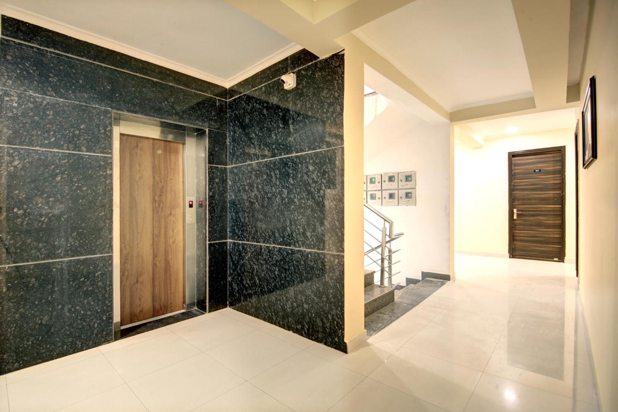 Limewood Stay - Executive Huda City Center Gurgaon Bagian luar foto